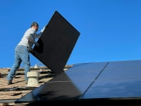 Slut med solcellebureaukrati – nu kan kommunerne stråle frit