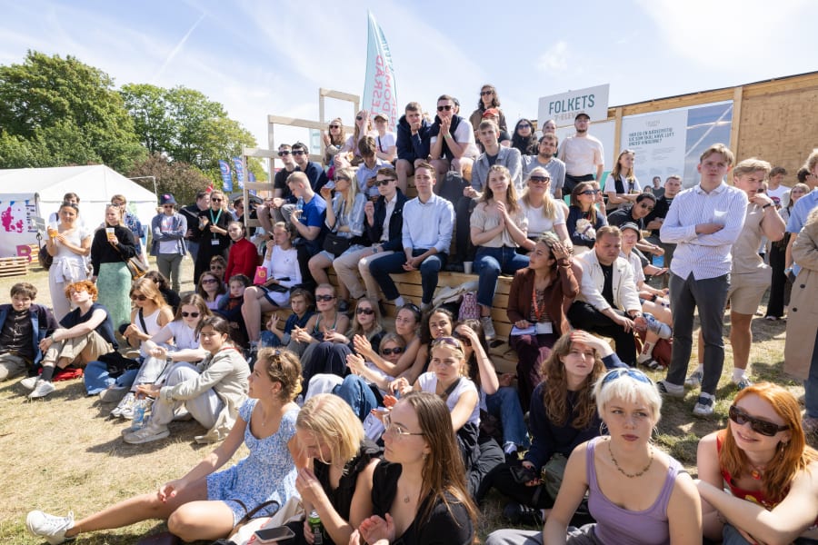 Publikum lytter opmærksomt til debatten. Foto: Jacob Crawfurd