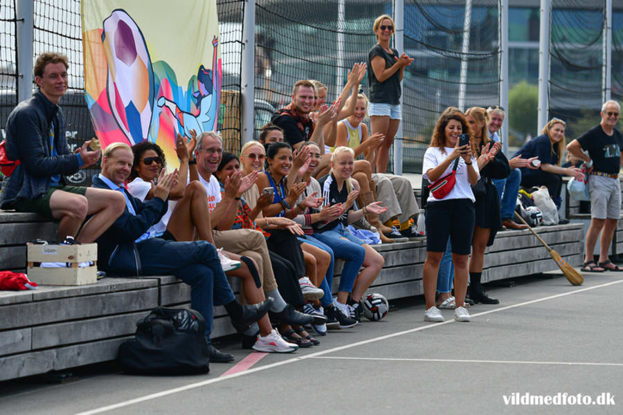 Der er mange tilskuere forbi havnepladsen i Aarhus for at se kampene. Foto: Vildmedfoto.dk