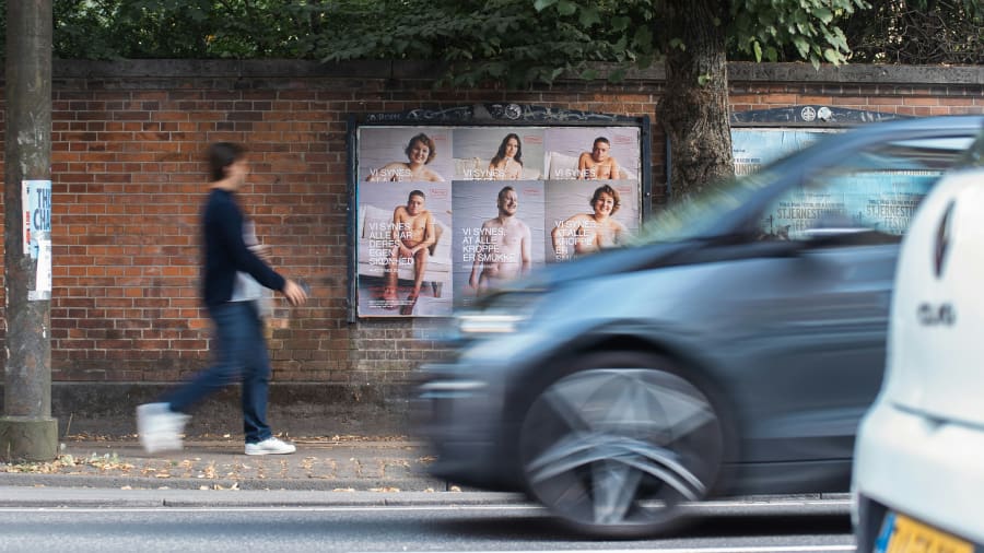 Plakaterne var at finde i uge 35 og 36 i København, men kan stadig ses mange steder i byen. Foto: Rasmus Dissing / Muskelsvindfonden.