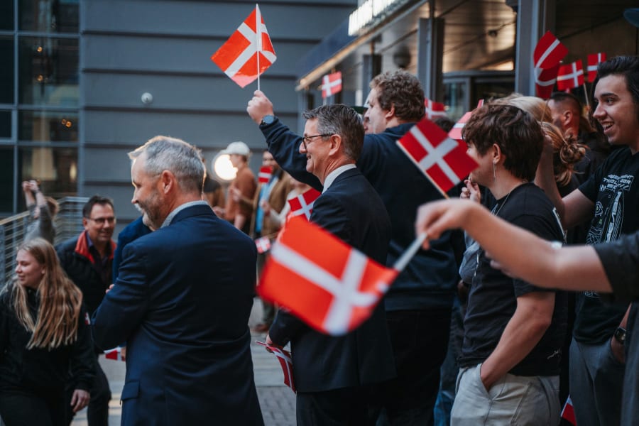 Torsten Schack Pedersen (V) var med, da det danske landshold i cybersikkerhed blev fejret for sølvmedaljen ved Aalborg Universitet i København. Foto: Lasse Møller Badstue.