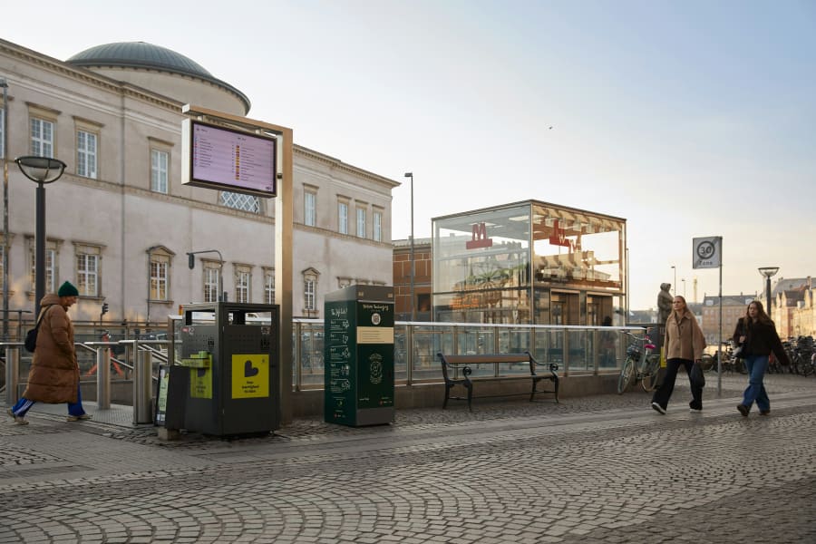 New Loops ambition er, at de nye returbokse gør det nemt at pante kopperne, uanset hvor du ender med din to-go kaffe. Foto: Henrik Bruuns / New Loop