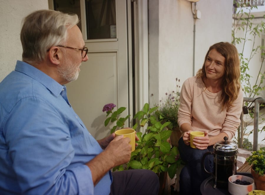Hos Det Gode Testamente har lavet nogle samtalekort, der skal hjælpe folk til at tage snakken om testamenter. Foto: Det Gode Testamente