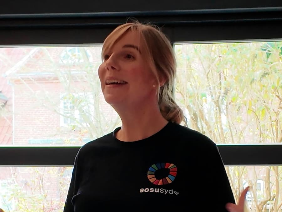 Carina Sørensen er nomineret til Verdensmålsprisen for sit store engagementet i at brede viden om Verdensmålene og bæredygtighed ud til SOSU Syds elever. Foto: Eva Søe Olsen.